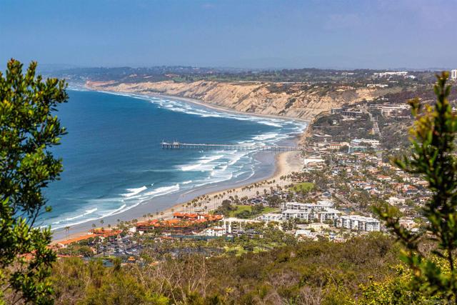 7362 Brodiaea Way, La Jolla CA: https://media.crmls.org/mediaz/81a704ef-1e05-4957-9736-143d6e5a54ca.jpg