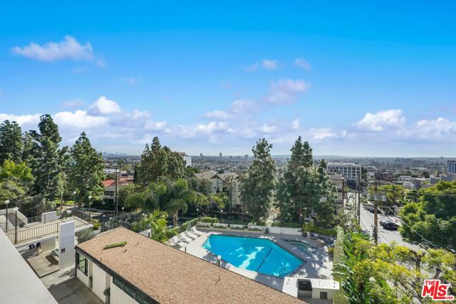 8787 Shoreham Drive, West Hollywood CA: https://media.crmls.org/mediaz/81a72eec-5e0e-4ba7-b455-69a46a963b8a.jpg