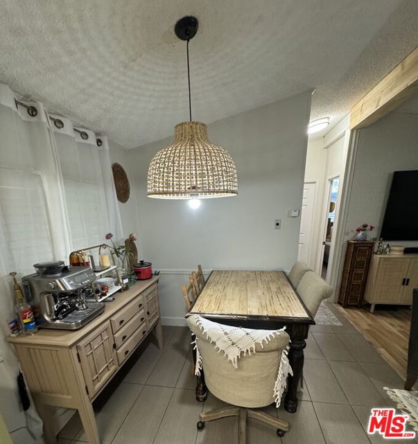 25000 Hawkbryn Avenue, Newhall CA: https://media.crmls.org/mediaz/81a7afa0-4482-40c7-ad21-165dc626b4a5.jpg