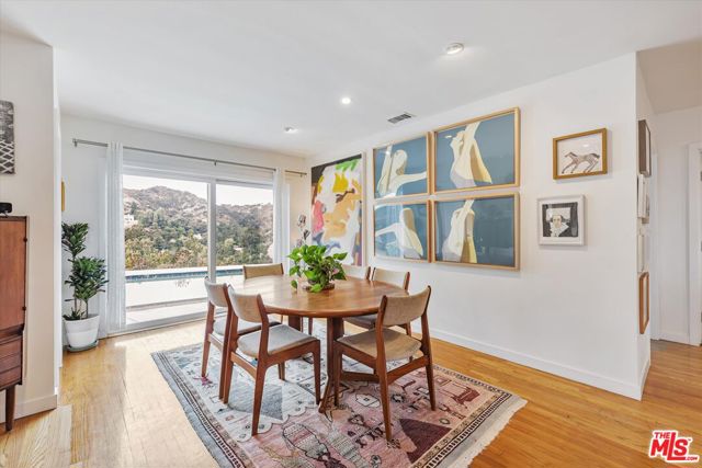 2316 Laurelmont Place, Los Angeles CA: https://media.crmls.org/mediaz/81a87644-d222-4a3d-aec5-b3e3861b78d3.jpg