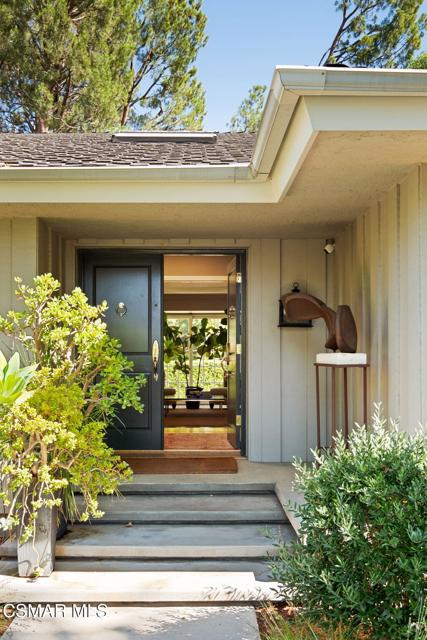 4658 Del Moreno Drive, Woodland Hills CA: https://media.crmls.org/mediaz/81a87de9-98ed-497e-92a8-05398d5acd0c.jpg