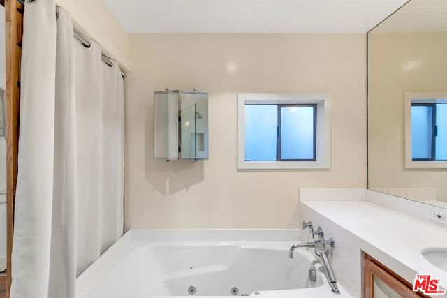 2636 5th Street, Santa Monica CA: https://media.crmls.org/mediaz/81a89ade-c39c-4ee3-8f4b-5ab3cfa1eace.jpg