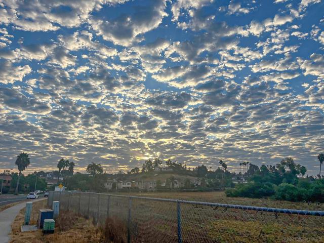 24 Via Alta Vis, Bonsall CA: https://media.crmls.org/mediaz/81a89d8a-f3de-484f-8d83-e18bef813d20.jpg