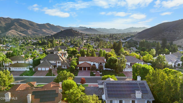29340 Castlehill Drive, Agoura Hills CA: https://media.crmls.org/mediaz/81a8dbdd-5f40-419b-b947-bdbaec306330.jpg