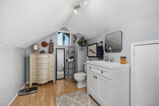 11270 San Luis Rey Dr, Valley Center CA: https://media.crmls.org/mediaz/81a8dd3f-9ac3-43a1-aafd-4b7145daa231.jpg