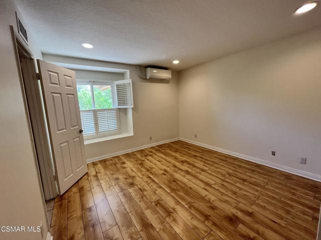 29160 Oakpath Drive, Agoura Hills CA: https://media.crmls.org/mediaz/81a910da-5ac0-4bdd-8ddf-a9c4fd981dad.jpg