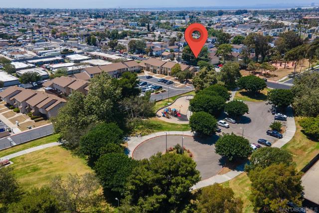 2414 1/2 Grove Ave, San Diego CA: https://media.crmls.org/mediaz/81a92739-7141-408f-bf6b-6c584692e6ca.jpg