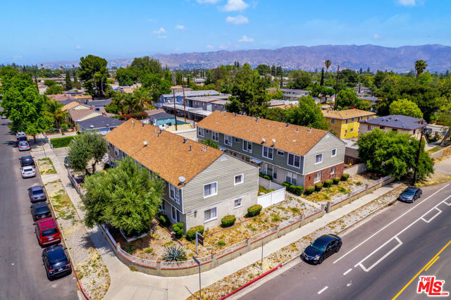 10617 OXNARD Street photo 2