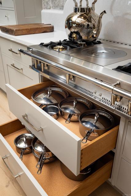 17845 Via de Fortuna, Rancho Santa Fe CA: https://media.crmls.org/mediaz/81a96585-b830-4800-bda6-27e7b95c6e92.jpg