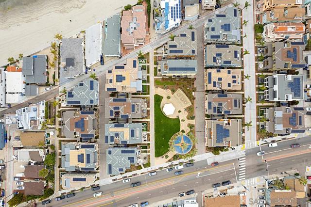 819 Kennebeck Ct, San Diego CA: https://media.crmls.org/mediaz/81a98a78-2e1f-4a2e-8ab2-7741e78a1703.jpg