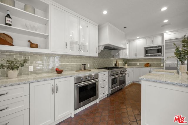 2714 Forrester Drive, Los Angeles CA: https://media.crmls.org/mediaz/81a9bb49-d99d-488f-87bc-a98b9e962fea.jpg