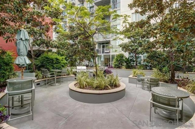 1240 India St, San Diego CA: https://media.crmls.org/mediaz/81aa3734-d303-48a0-b5cc-763b05814087.jpg
