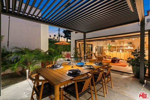 3864 3rd Avenue, Los Angeles CA: https://media.crmls.org/mediaz/81aa558d-8abf-4e93-b675-aee79cf221a7.jpg