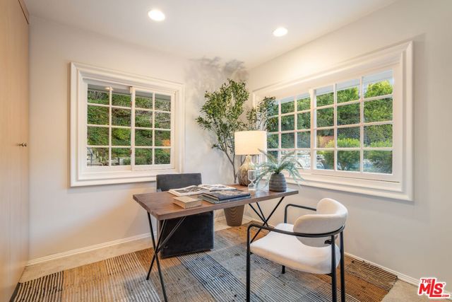 15550 Valley Vista Boulevard, Encino CA: https://media.crmls.org/mediaz/81abbee1-e4a4-40e9-91a3-56e10718a59a.jpg