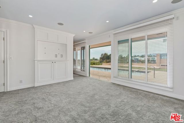 401 Alma Real Drive, Pacific Palisades CA: https://media.crmls.org/mediaz/81abcde9-703e-4a6c-a657-42c7bec0f5d3.jpg