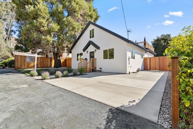 Image 1 of 40 For 4008 Edgemoor Pl