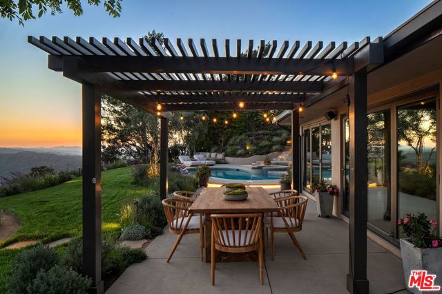 7840 Torreyson Drive, Los Angeles CA: https://media.crmls.org/mediaz/81acab56-1af0-43d1-81ab-373e512e9ac1.jpg