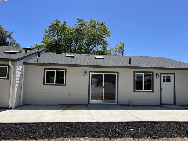 2559 Lynn Ave, Concord CA: https://media.crmls.org/mediaz/81ad6164-6424-41d2-9084-0705680332c8.jpg