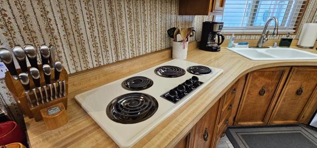 556 Millpond Drive, San Jose CA: https://media.crmls.org/mediaz/81ade6b6-e799-4f78-8383-a3a3e7222f6b.jpg