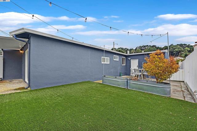 209 Mansfield Dr, South San Francisco CA: https://media.crmls.org/mediaz/81adf8fe-d1e7-41da-889a-5faec0a0ed85.jpg