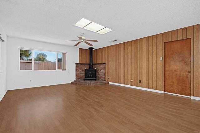 Detail Gallery Image 13 of 27 For 610 Cathy Ct, Escondido,  CA 92026 - 3 Beds | 2 Baths