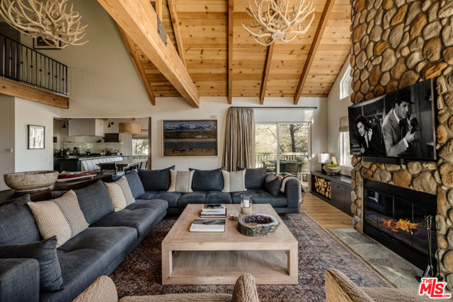 28805 North Shore Road, Lake Arrowhead CA: https://media.crmls.org/mediaz/81ae644d-344f-4674-a6af-e95b698f3bbb.jpg