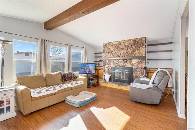 629 Via Santiago, Vista CA: https://media.crmls.org/mediaz/81ae7125-7f23-4219-8410-622fc4e7fedc.jpg