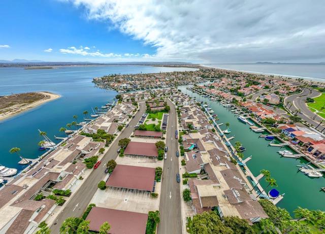 94 Kingston Ct W, Coronado CA: https://media.crmls.org/mediaz/81ae96ef-af83-4847-9426-5a1328161b1f.jpg