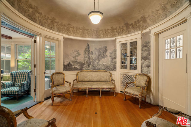 1130 Westchester Place, Los Angeles CA: https://media.crmls.org/mediaz/81aebcae-7d1d-4d31-b54a-68e854ddd98d.jpg