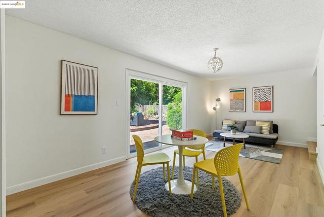499 Blackstone Drive, San Rafael CA: https://media.crmls.org/mediaz/81af2226-4cb3-4a26-ae98-cadfe8e9f107.jpg