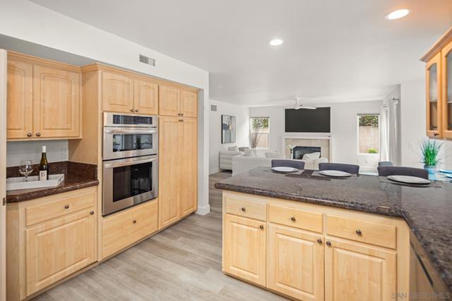 13358 Twin Circle Ct, Poway CA: https://media.crmls.org/mediaz/81b03987-9cb2-4895-969e-fc338df3a1fb.jpg