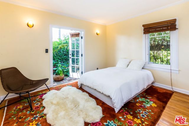 866 N Doheny Drive, West Hollywood CA: https://media.crmls.org/mediaz/81b05617-f7dd-44f8-bdf5-0640147eaa60.jpg