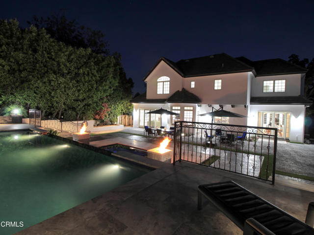 1929 Lyans Drive, La Canada Flintridge CA: https://media.crmls.org/mediaz/81b0a829-7bf8-44ec-9626-9c6036136e63.jpg