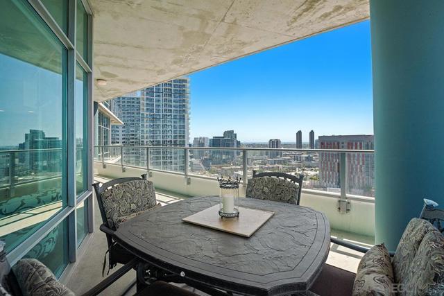 1080 Park Blvd, San Diego CA: https://media.crmls.org/mediaz/81b0e603-d4bf-4fef-9a87-447f17c2defa.jpg
