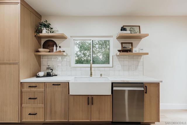 4033 S Hempstead Cir, San Diego CA: https://media.crmls.org/mediaz/81b0ec75-ab63-48de-a9be-3fb3600de909.jpg