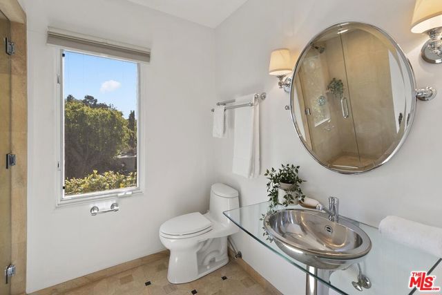 1549 Lindacrest Drive, Beverly Hills CA: https://media.crmls.org/mediaz/81b0f3cb-ff5a-44e2-ad81-c56a4a845f41.jpg