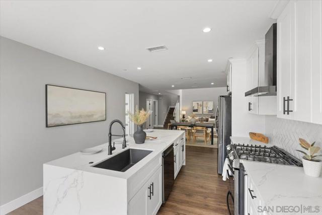 914 10th St, Imperial Beach CA: https://media.crmls.org/mediaz/81b12be6-8187-4a4b-b4f2-79323bf64a16.jpg