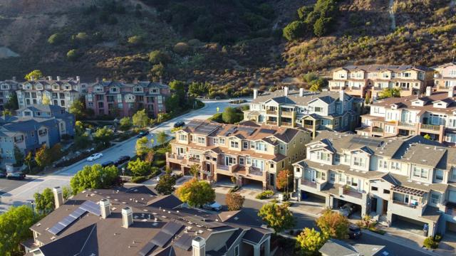 6264 Rocky Point Court, Oakland CA: https://media.crmls.org/mediaz/81b1a5d9-4027-4231-a317-b9457ba0eb70.jpg