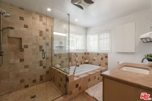 3011 Clune Avenue, Venice CA: https://media.crmls.org/mediaz/81b26ae6-7814-470d-8d8f-a9d92e591a1e.jpg