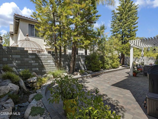 3865 Briar Ridge Court, Newbury Park CA: https://media.crmls.org/mediaz/81b27017-397a-4364-965d-ddb85b7ef390.jpg