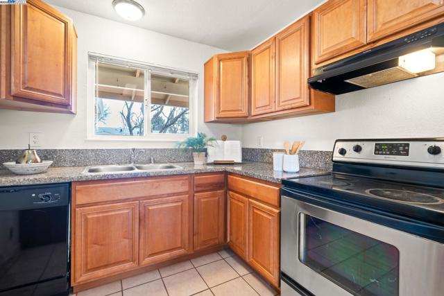 2935 Pine Valley Rd, San Ramon CA: https://media.crmls.org/mediaz/81b4a7be-5af0-486e-986c-6e0325190e19.jpg