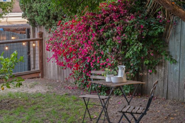 2449 26TH AVENUE, Oakland CA: https://media.crmls.org/mediaz/81b4e1f3-5b31-40de-9619-e124d5f08164.jpg