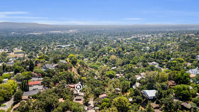 600 Woodland Drive, Sierra Madre CA: https://media.crmls.org/mediaz/81b51d96-edf3-457f-a9ce-70736a9ebb84.jpg
