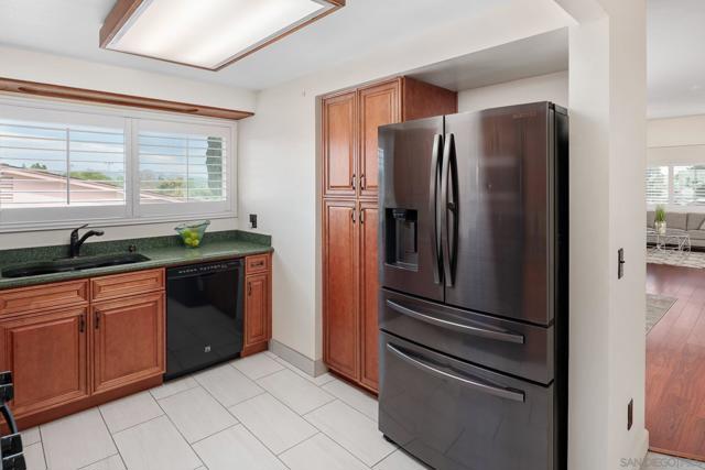 5083 Barry St, Oceanside CA: https://media.crmls.org/mediaz/81b57746-2652-4c4f-9ce8-108c837412df.jpg