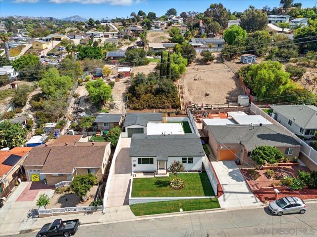 2039 Winnett St, San Diego CA: https://media.crmls.org/mediaz/81b59bae-7e42-4274-97b9-2e4cc8373c50.jpg