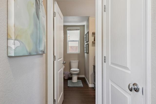 2521 Apricot Way, Gilroy CA: https://media.crmls.org/mediaz/81b5b19b-1463-44cd-8e6a-02dadcc20dd0.jpg
