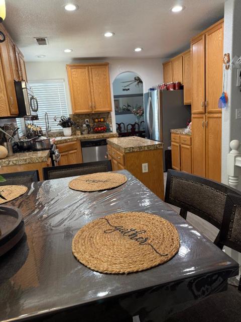 675 Pinot Noir Court, Los Banos CA: https://media.crmls.org/mediaz/81b66104-c16c-4ead-9757-ced6e64a2b32.jpg