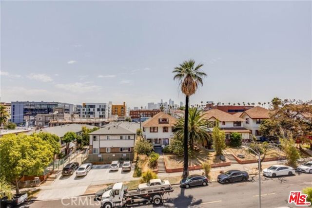 917 S New Hampshire Avenue, Los Angeles CA: https://media.crmls.org/mediaz/81b66c01-a778-4c5f-9389-939401526557.jpg