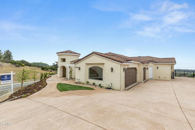 6174 Cobblestone Drive, Ventura CA: https://media.crmls.org/mediaz/81b6d04f-a216-46f1-88fd-e1d2dbc34a77.jpg