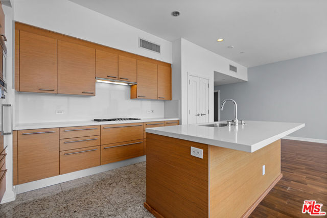 900 W Olympic Boulevard, Los Angeles CA: https://media.crmls.org/mediaz/81b75d7b-88ef-4648-891d-dc9856432b7d.jpg